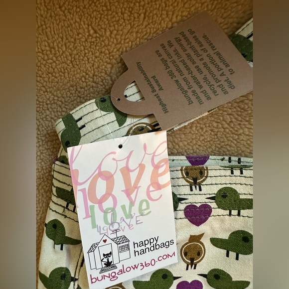 Bungalow 360 vegan canvas Messenger crossbody shoulder bag. Hearts and birds. - Picture 6 of 8